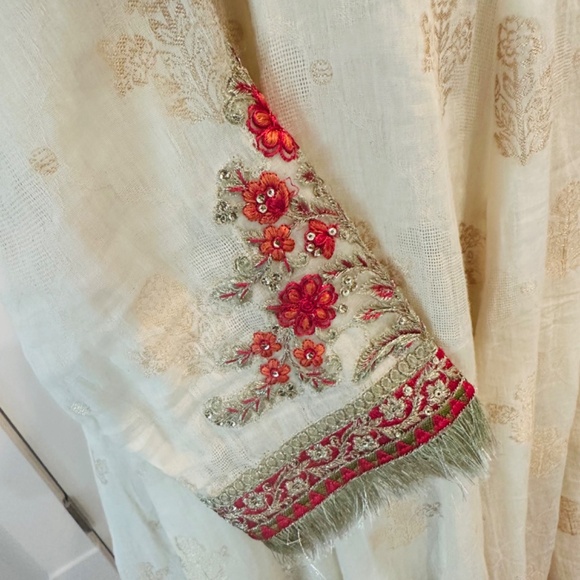 Maria B. Girls 12-14 Cotton Jamavar Anghrakha Style 2 Piece Suit - Picture 4 of 4